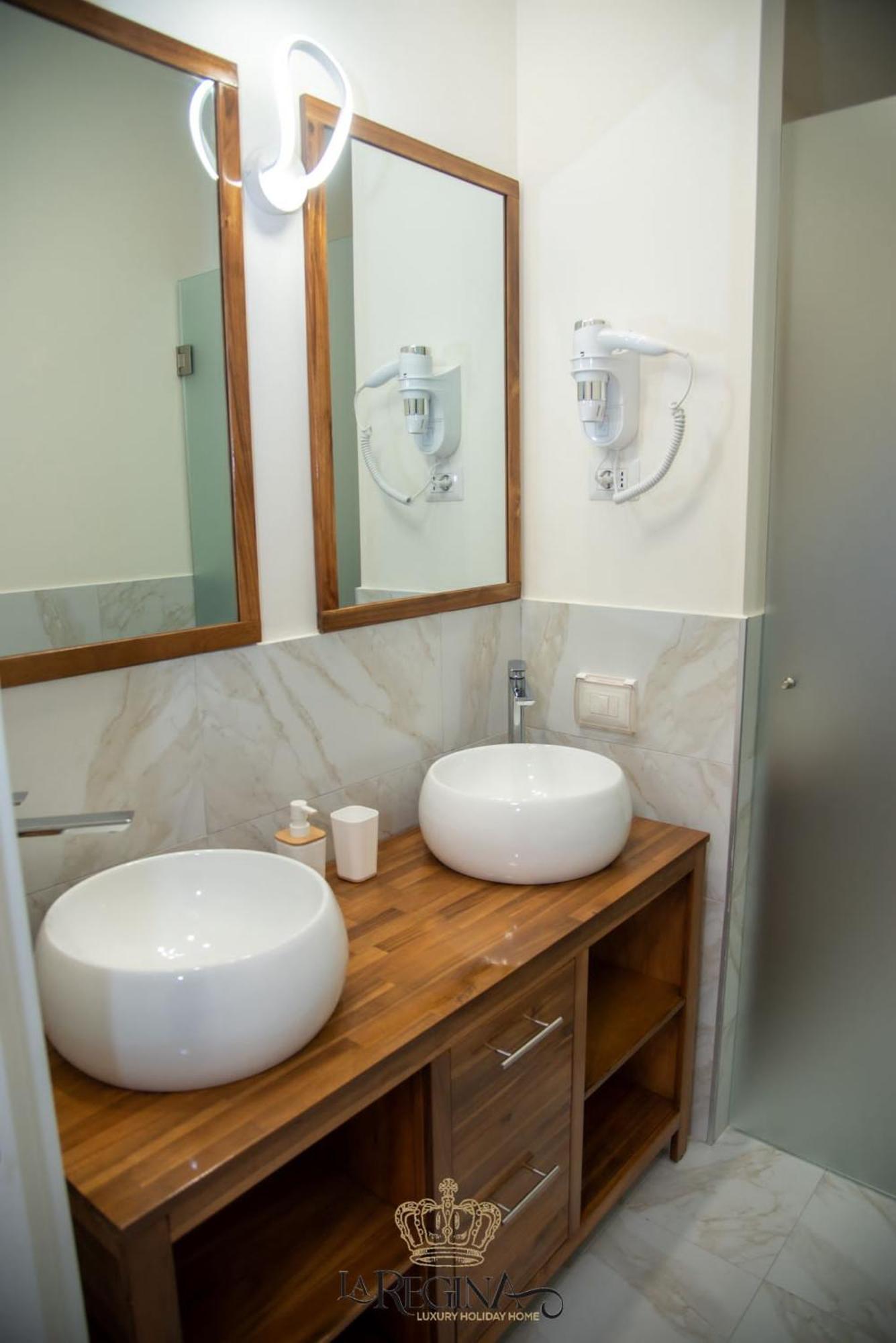 La Regina Luxury Holiday Home 카바드티레니 외부 사진